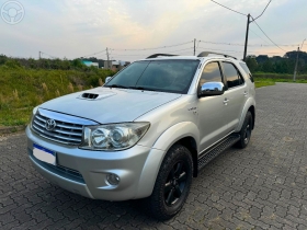 HILUX SW4 3.0 SRV 4X4 7 LUGARES 16V TURBO INTERCOOLER DIESEL 4P AUTOMÁTICO